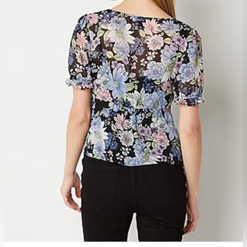 Brannan Puff Short Sleeve Blouse (Bust 34”Length 20”)